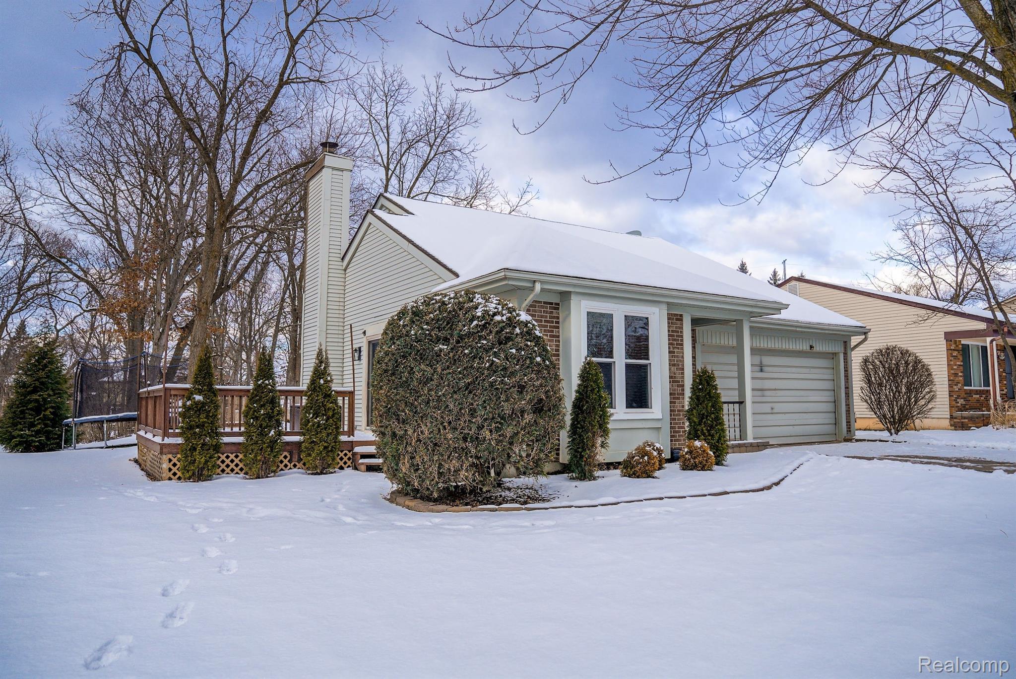 708 DRESSLER Lane