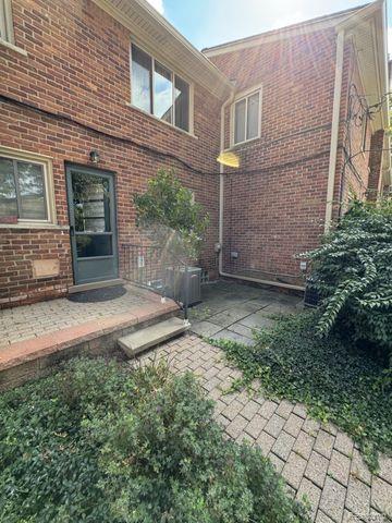 961 N ADAMS Road