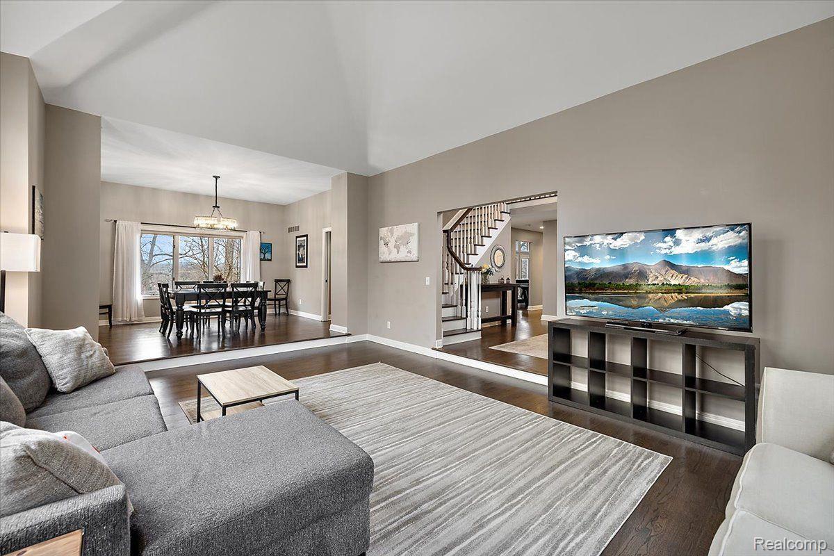 4250 SAINT ANDREWS Street