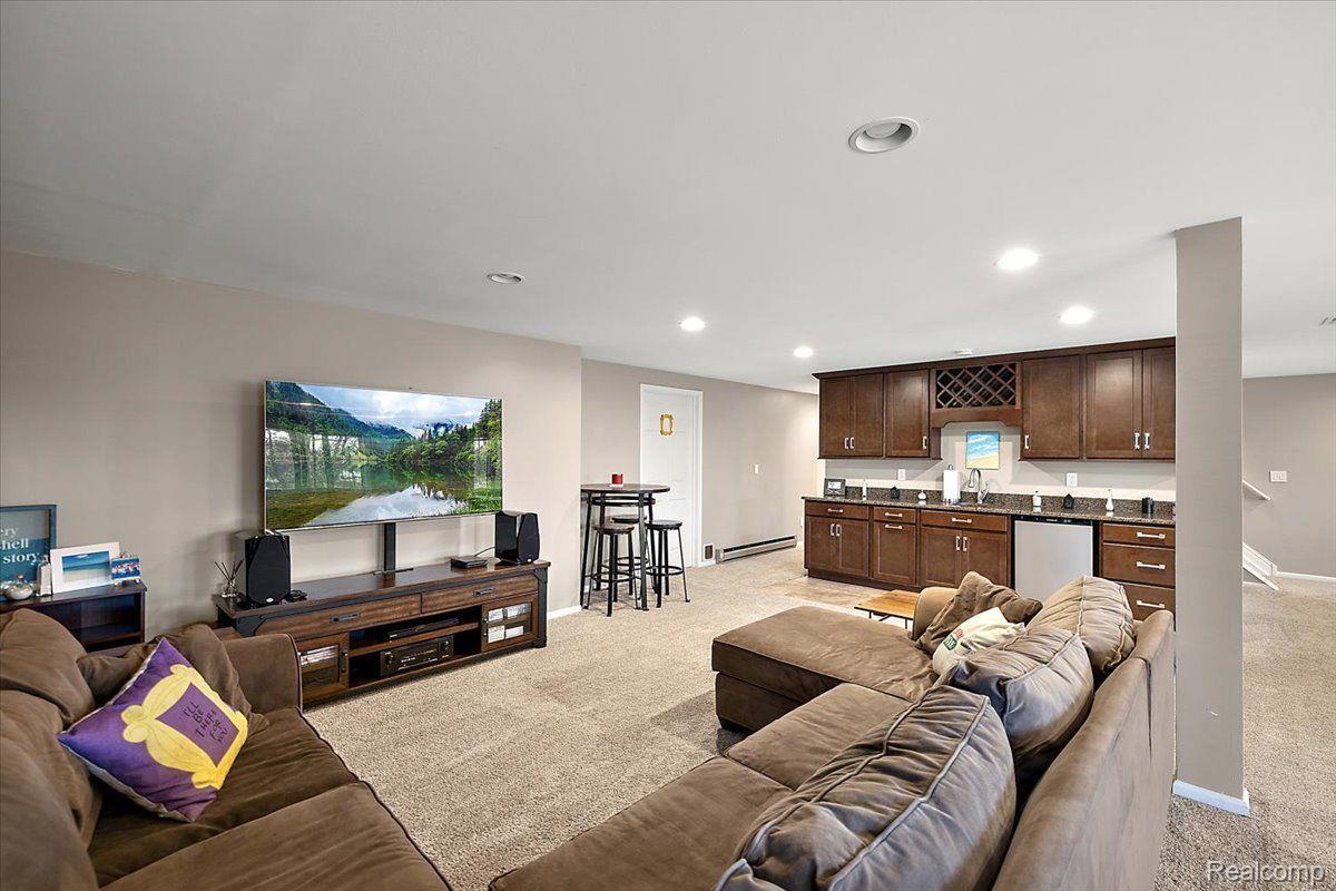 4250 SAINT ANDREWS Street