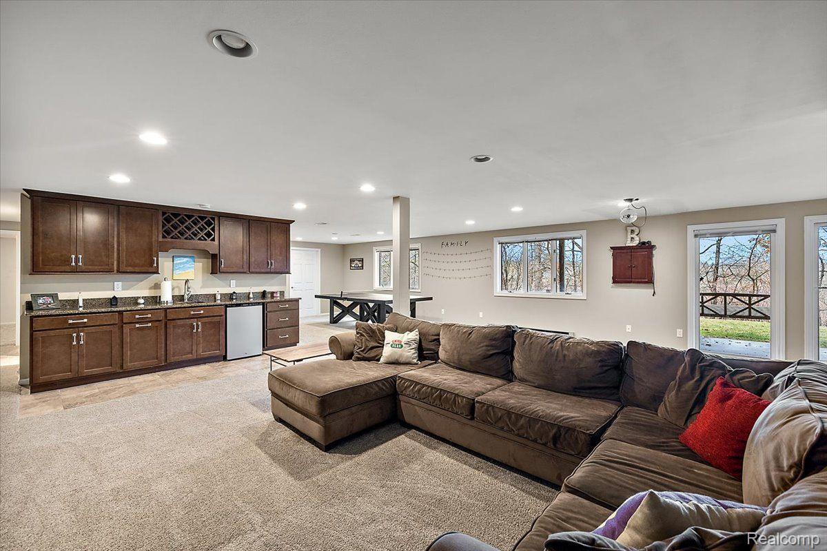 4250 SAINT ANDREWS Street