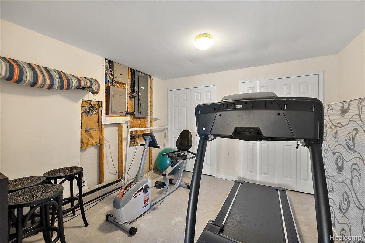 4250 SAINT ANDREWS Street