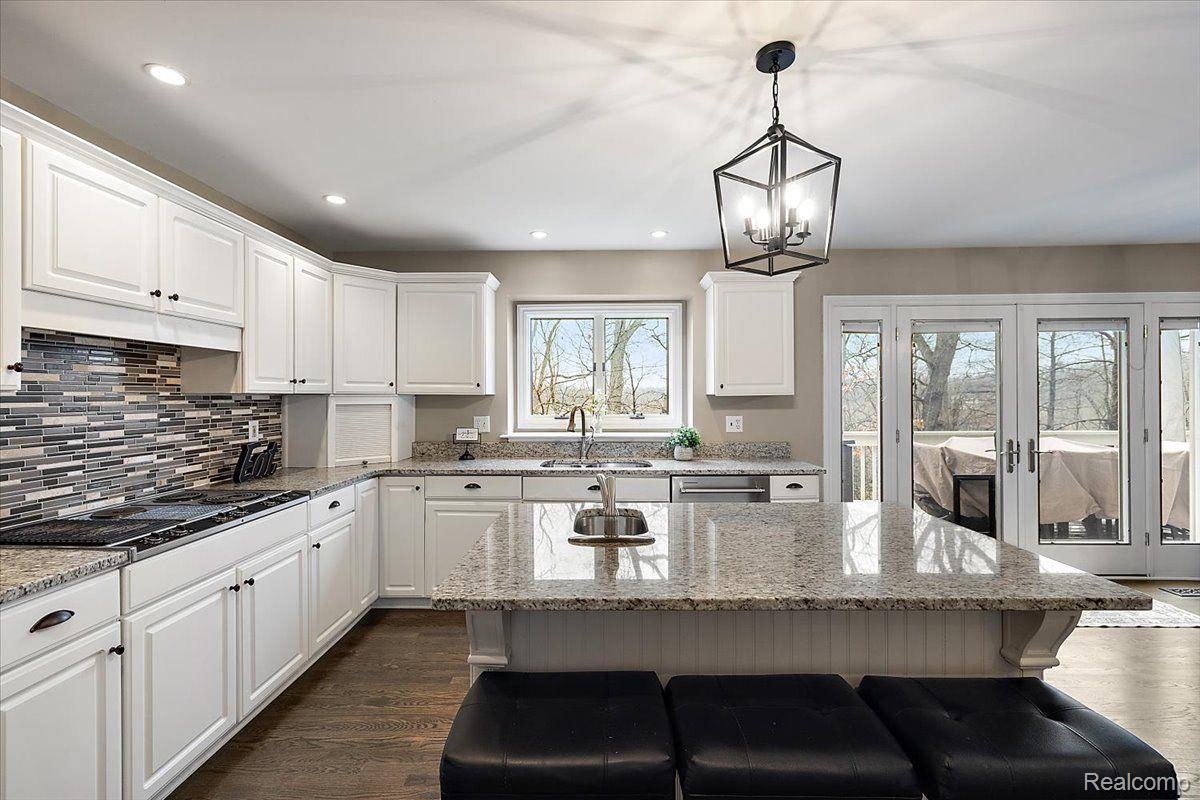 4250 SAINT ANDREWS Street