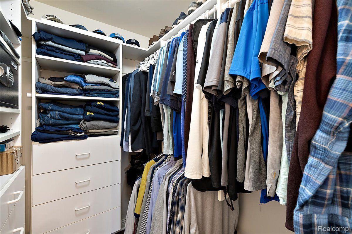 4250 SAINT ANDREWS Street