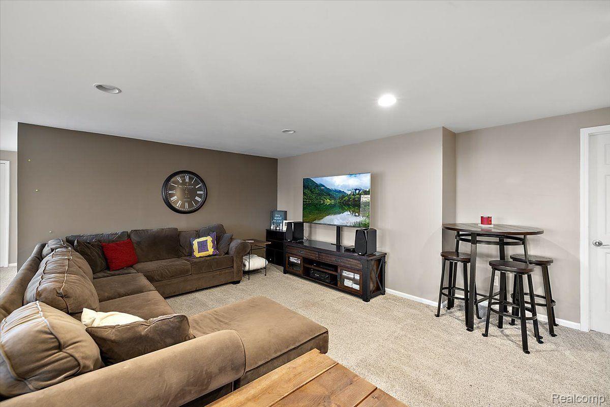 4250 SAINT ANDREWS Street