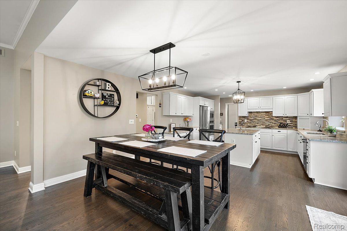 4250 SAINT ANDREWS Street