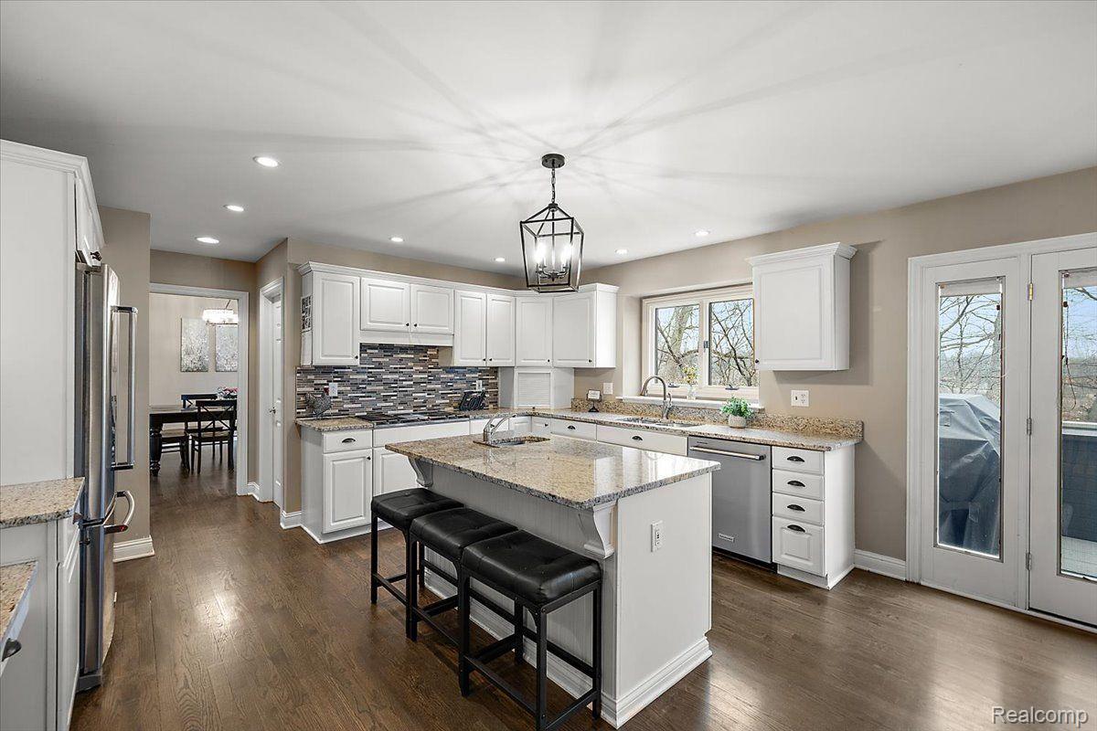 4250 SAINT ANDREWS Street