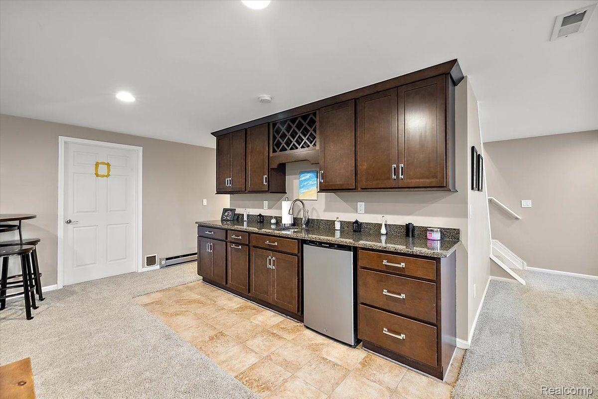 4250 SAINT ANDREWS Street