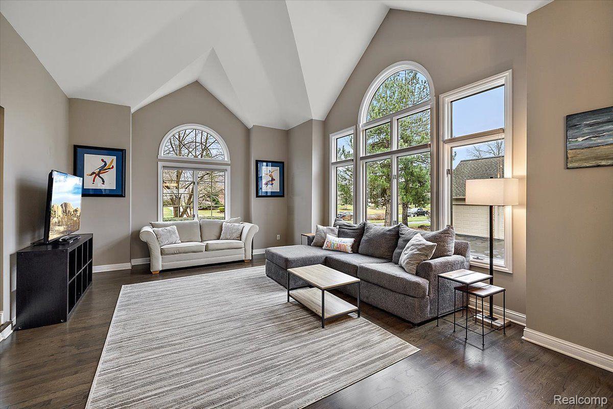 4250 SAINT ANDREWS Street