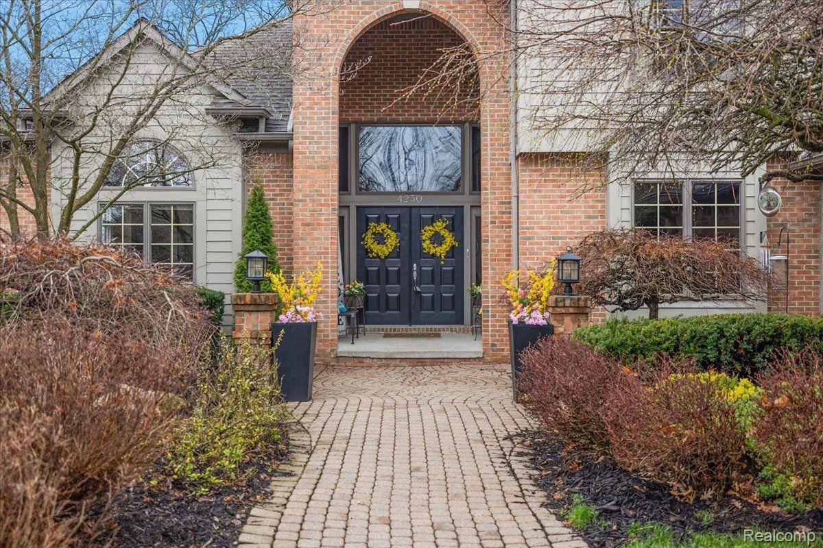 4250 SAINT ANDREWS Street