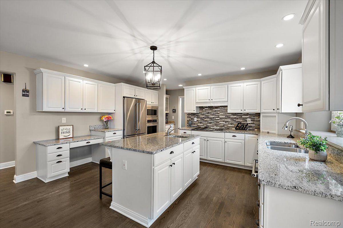 4250 SAINT ANDREWS Street