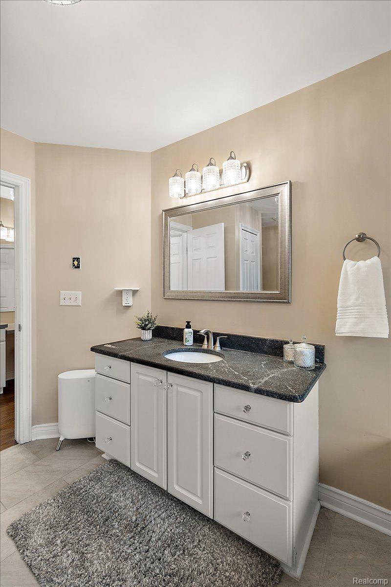 4250 SAINT ANDREWS Street