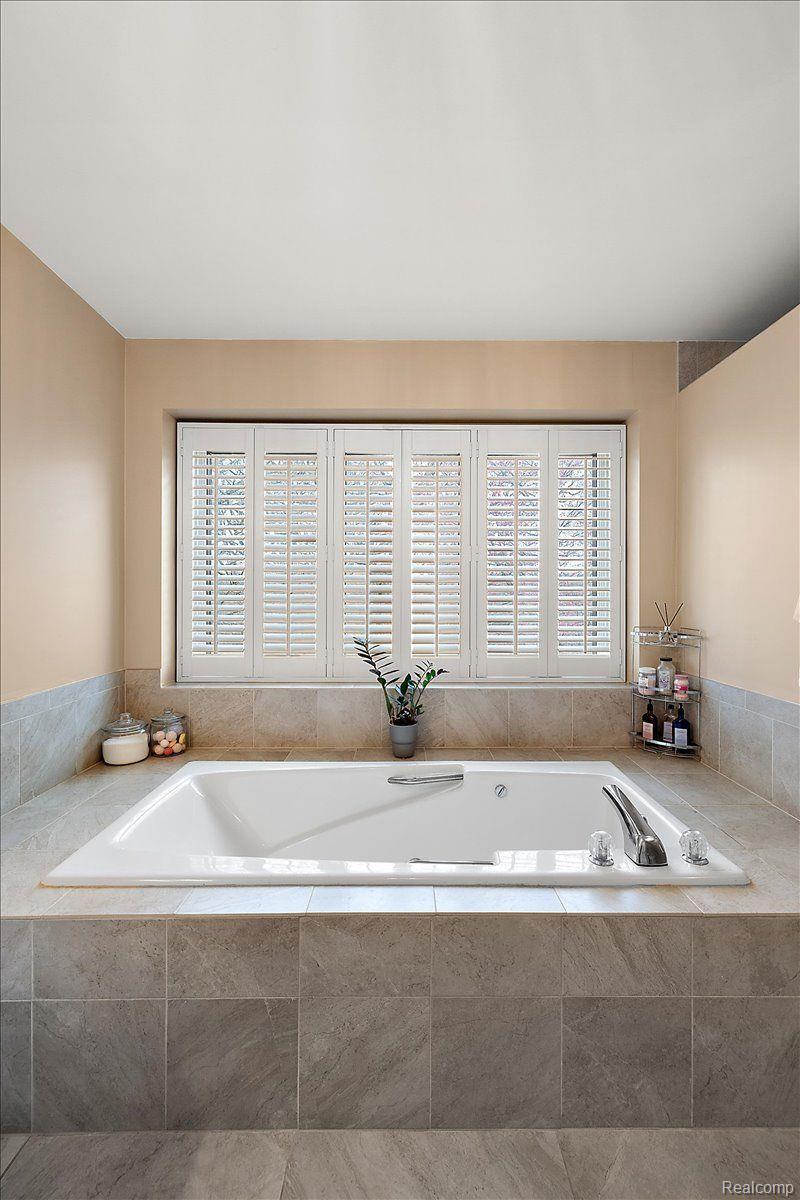 4250 SAINT ANDREWS Street