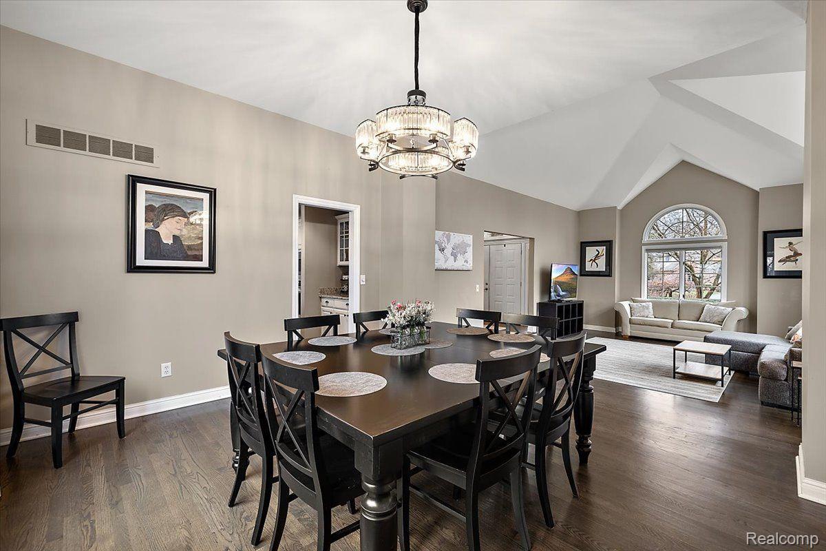 4250 SAINT ANDREWS Street