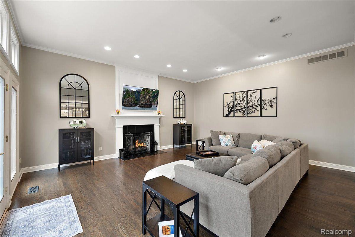 4250 SAINT ANDREWS Street