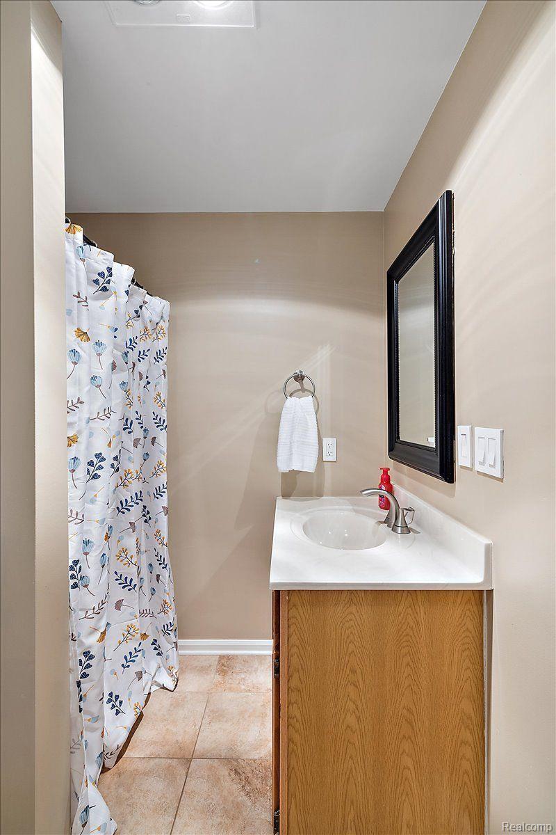 4250 SAINT ANDREWS Street