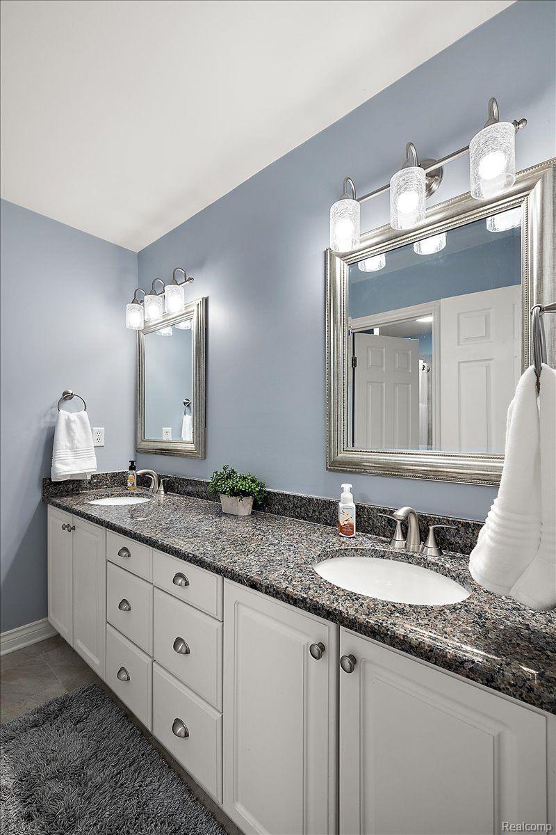 4250 SAINT ANDREWS Street