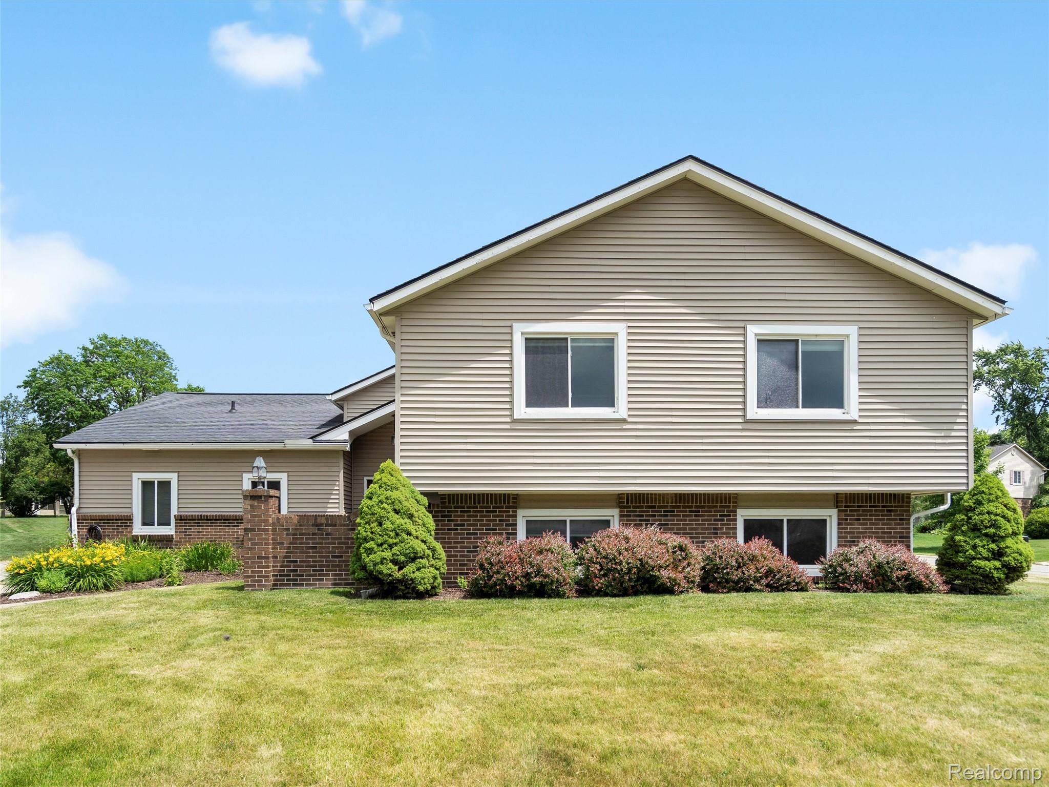 890 Darwin Place Court