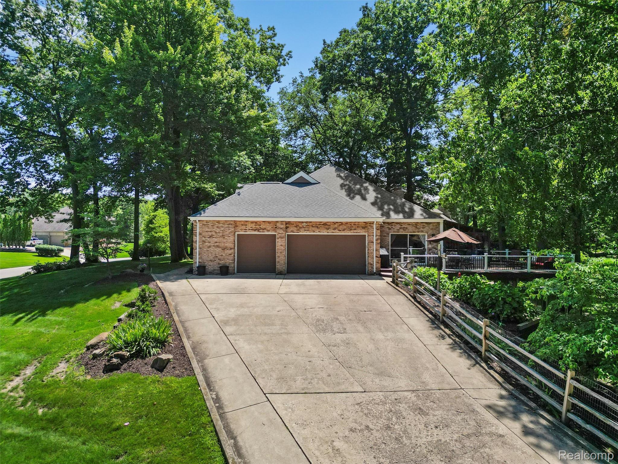 2560 Darren Drive