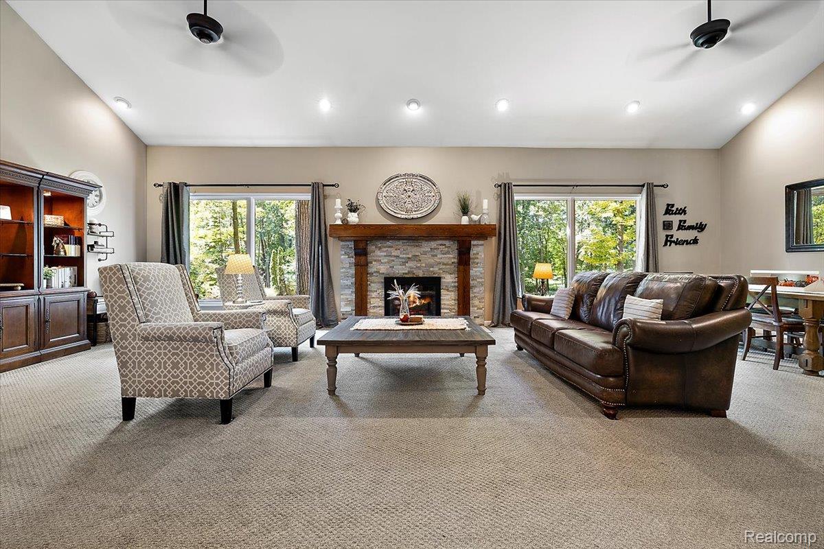2560 Darren Drive