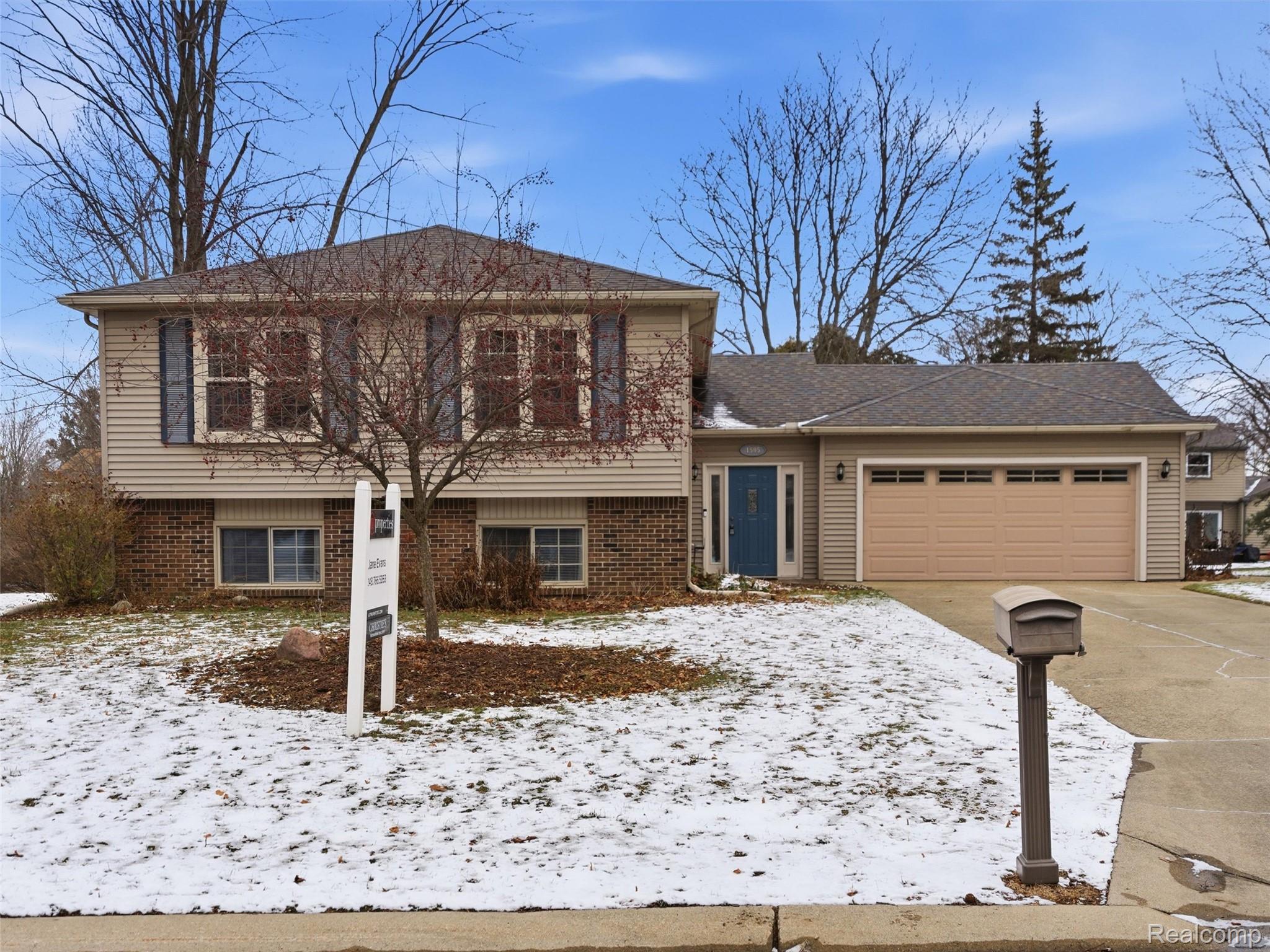 1595 Deerhurst Lane