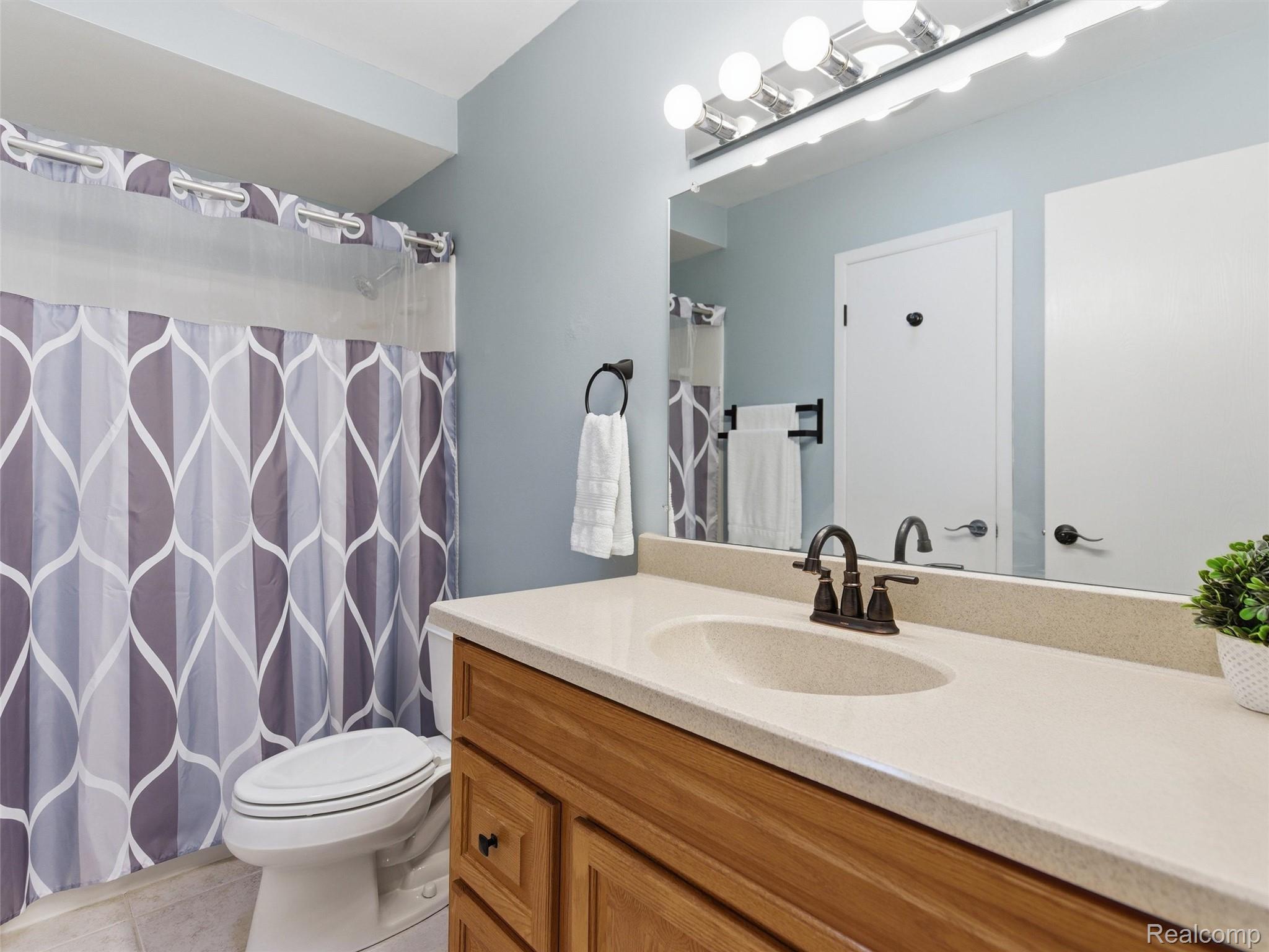 1595 Deerhurst Lane