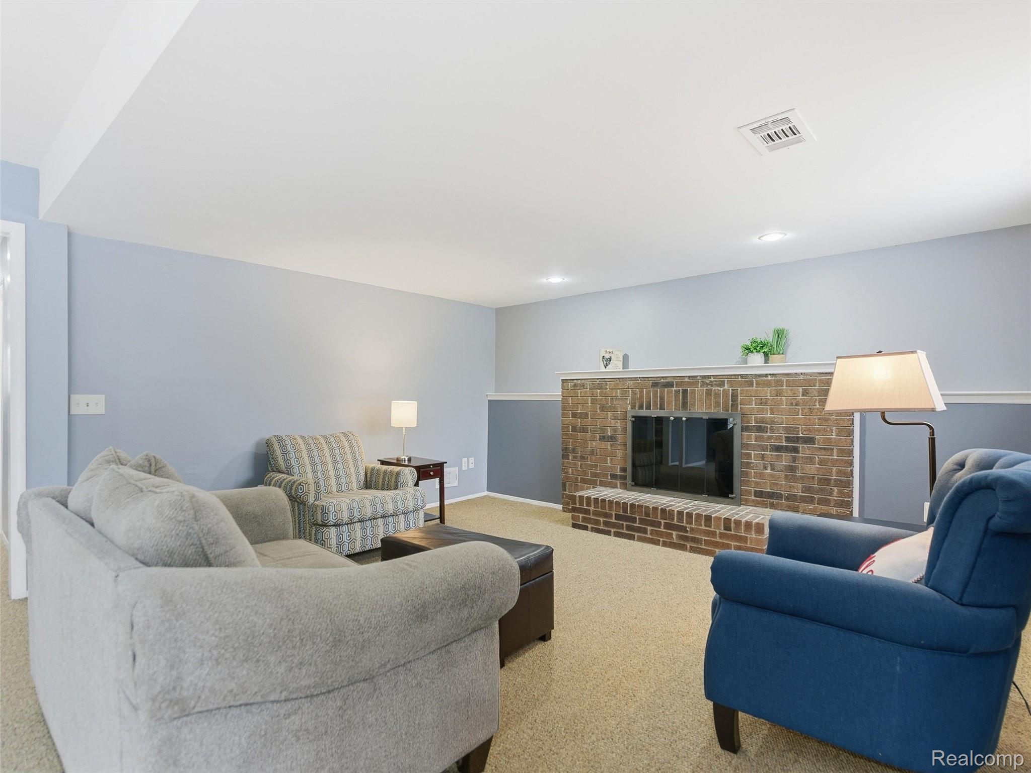 1595 Deerhurst Lane