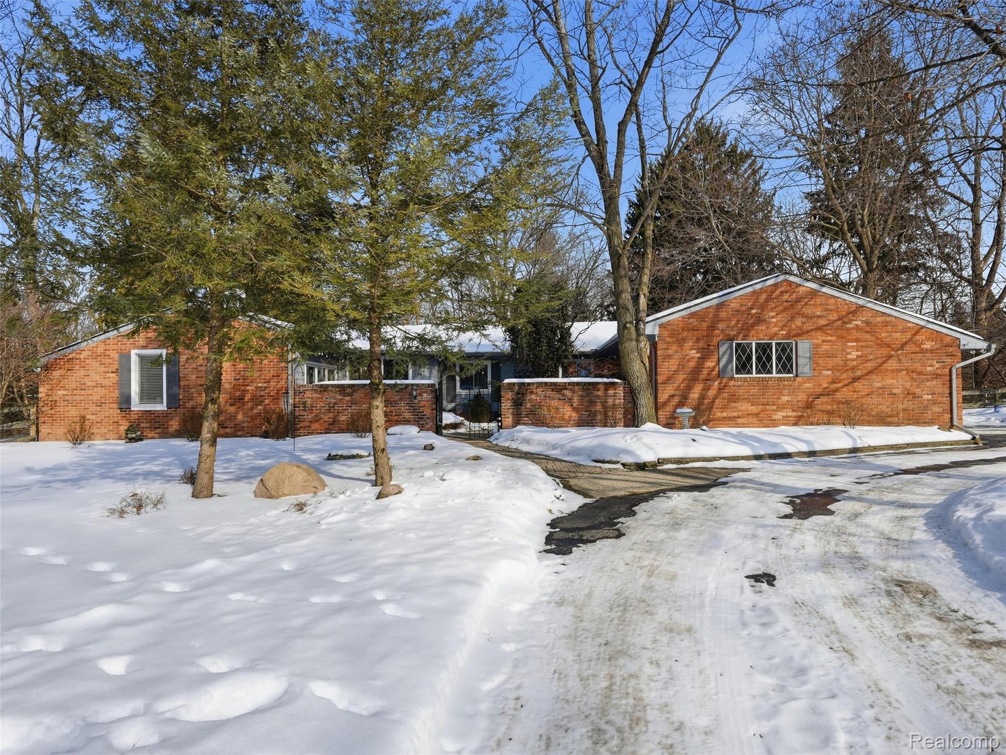 1063 Avon Circle E