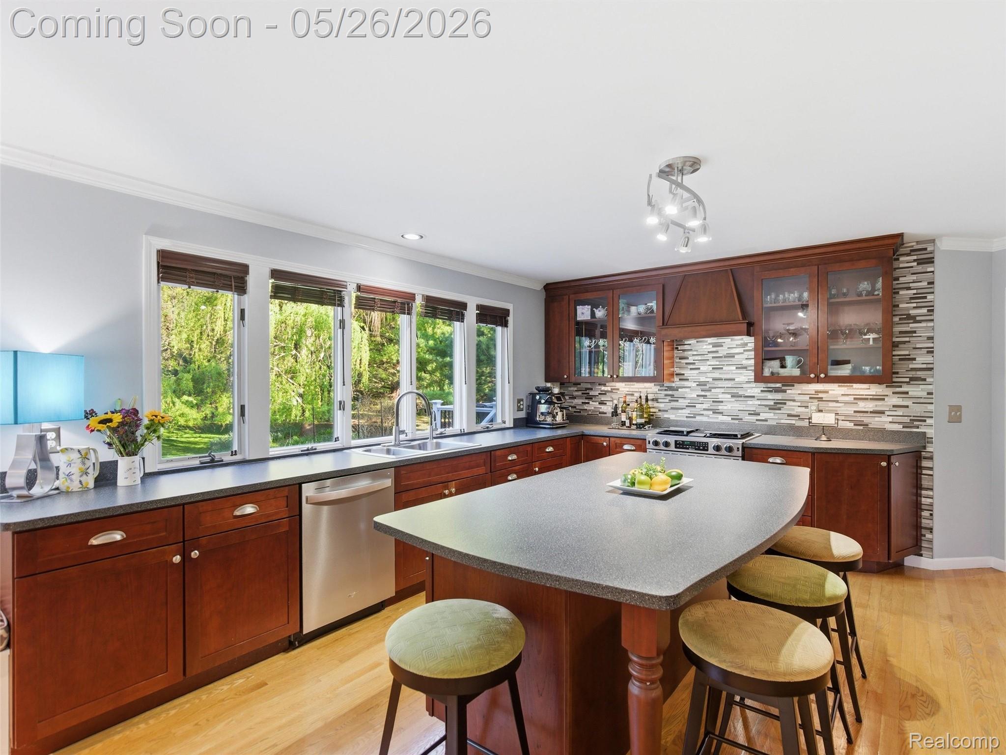 1185 Avon Circle W