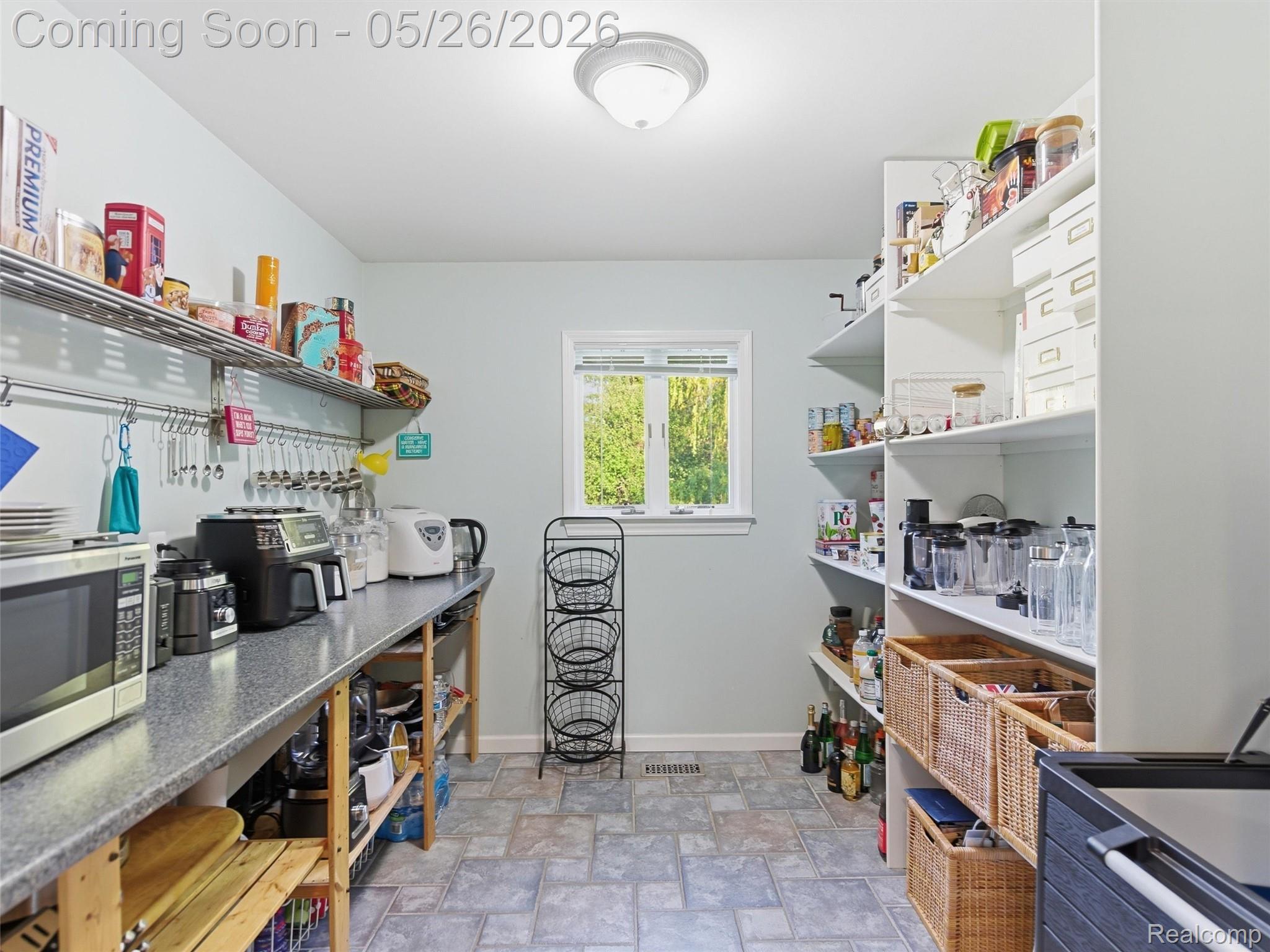 1185 Avon Circle W