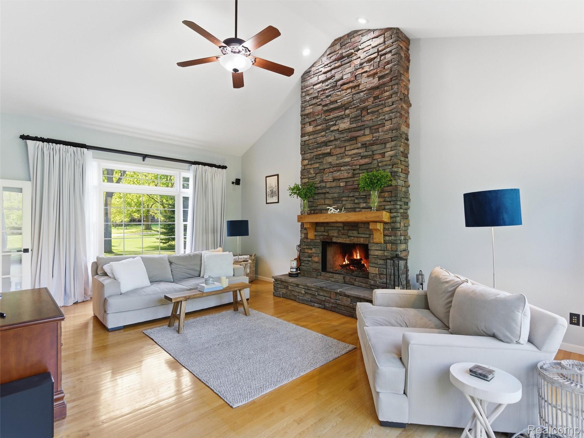 1185 Avon Circle W