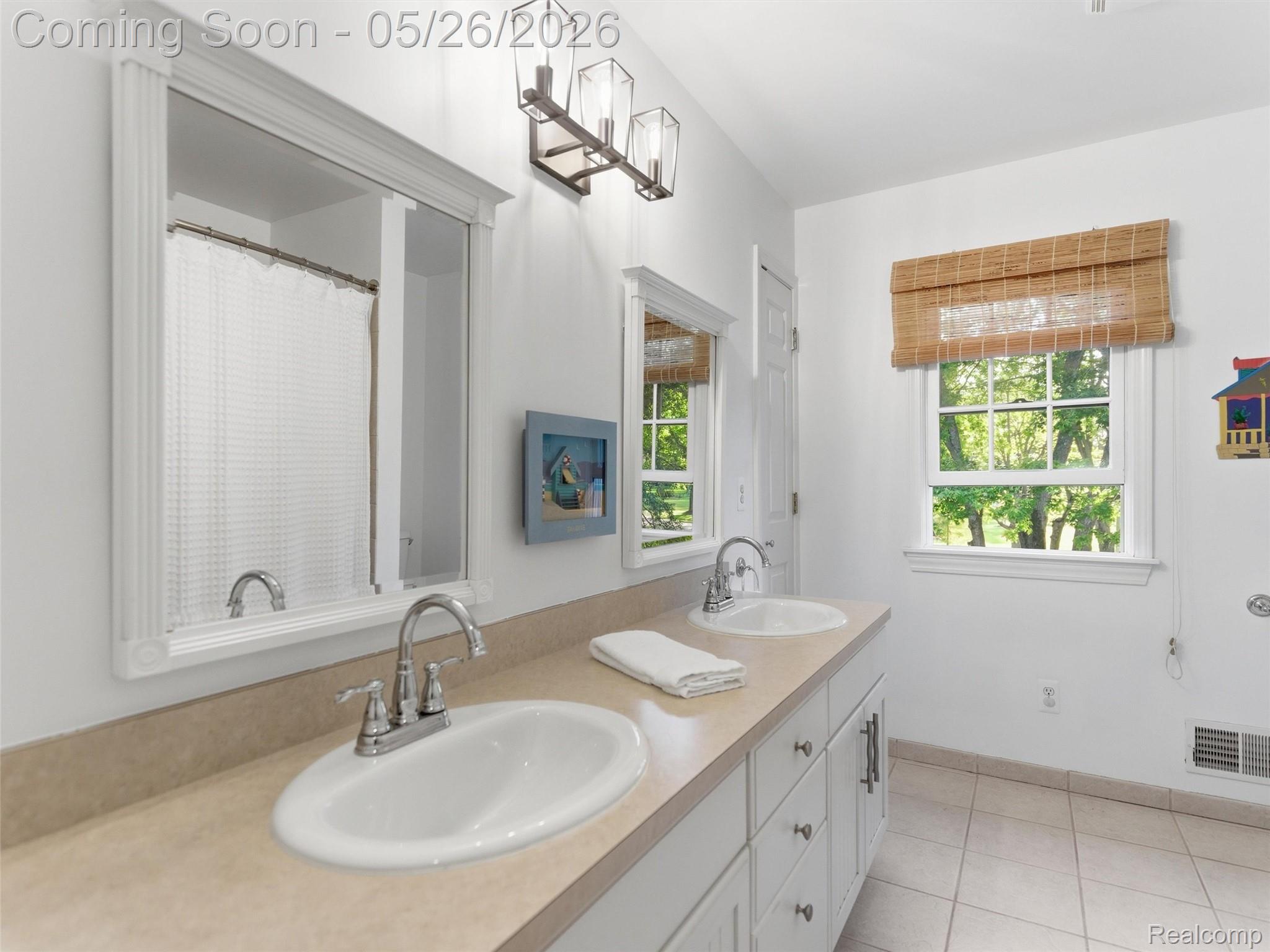 1185 Avon Circle W