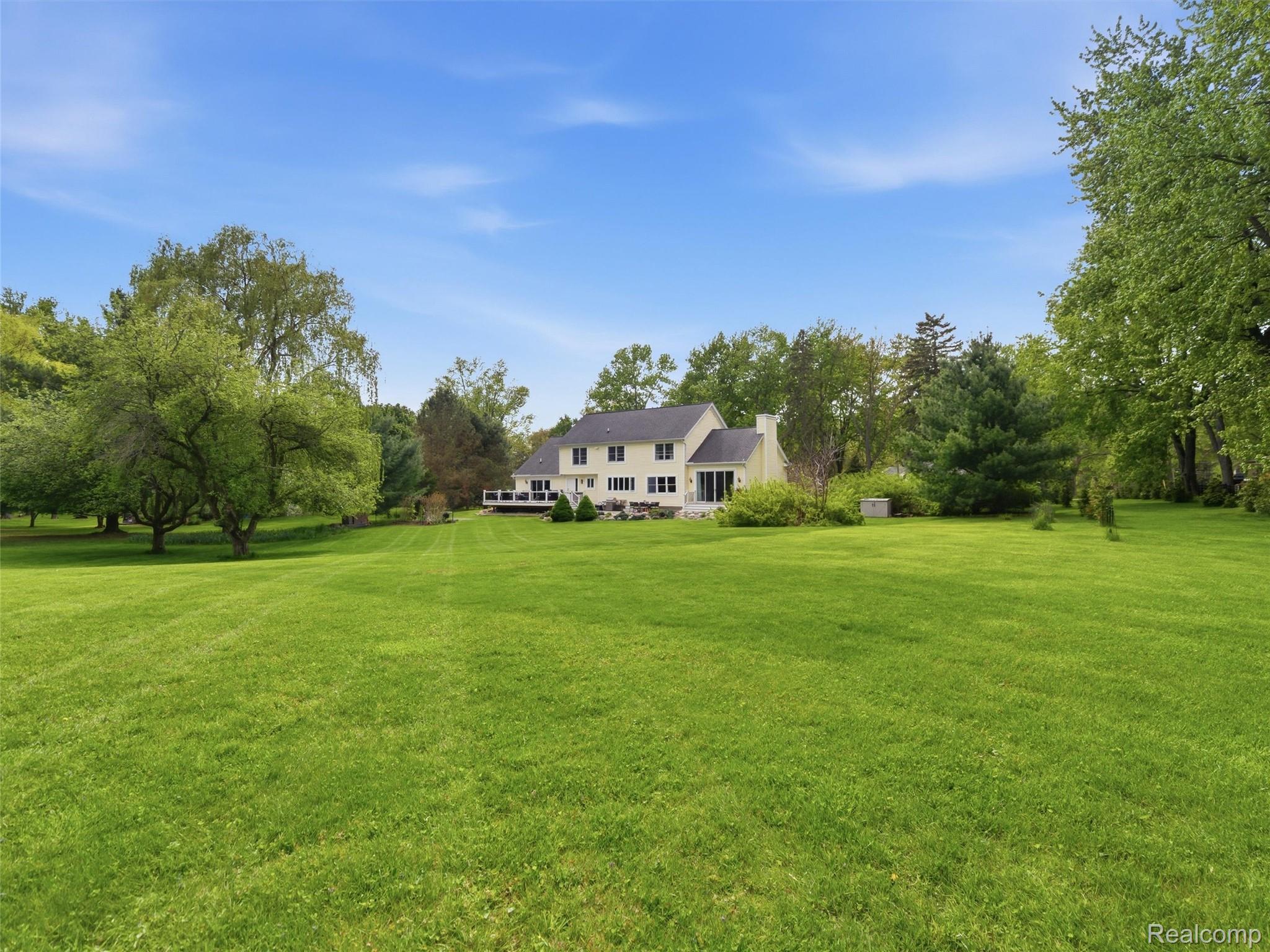 1185 Avon Circle W