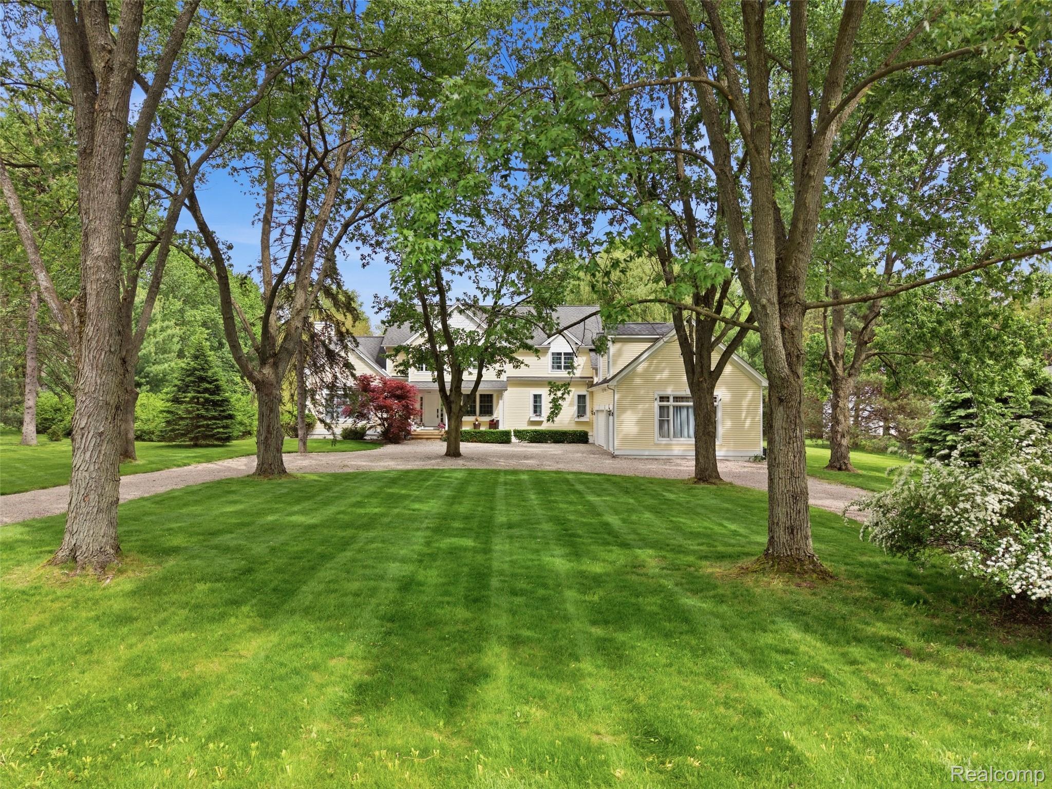 1185 Avon Circle W