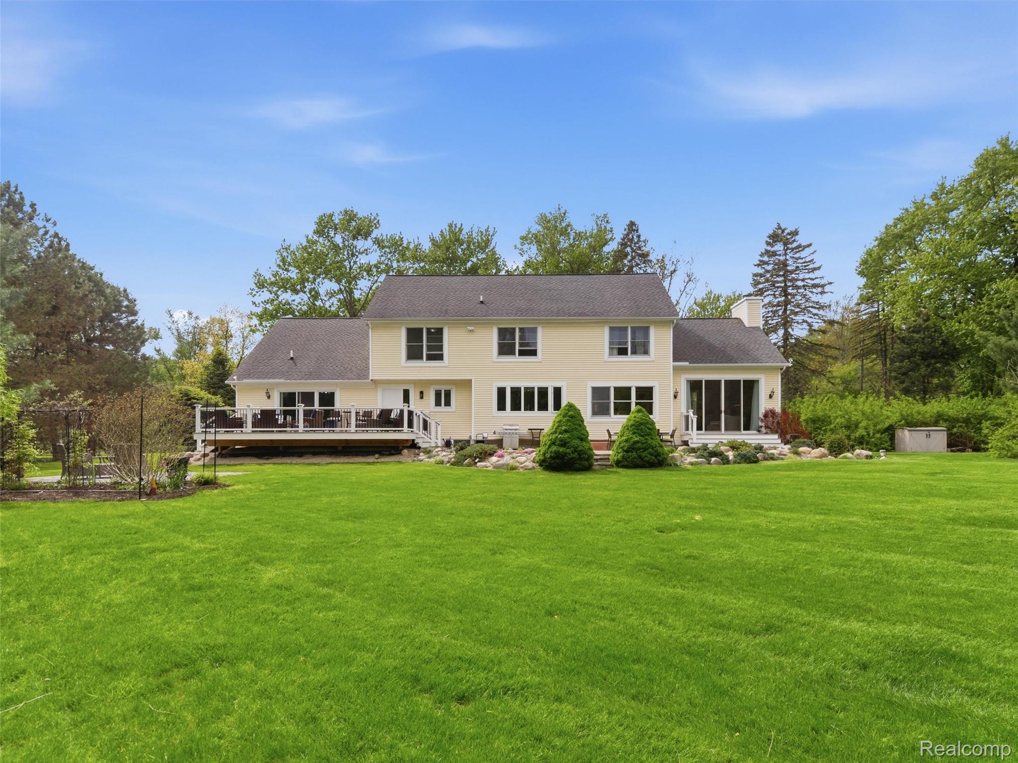 1185 Avon Circle W