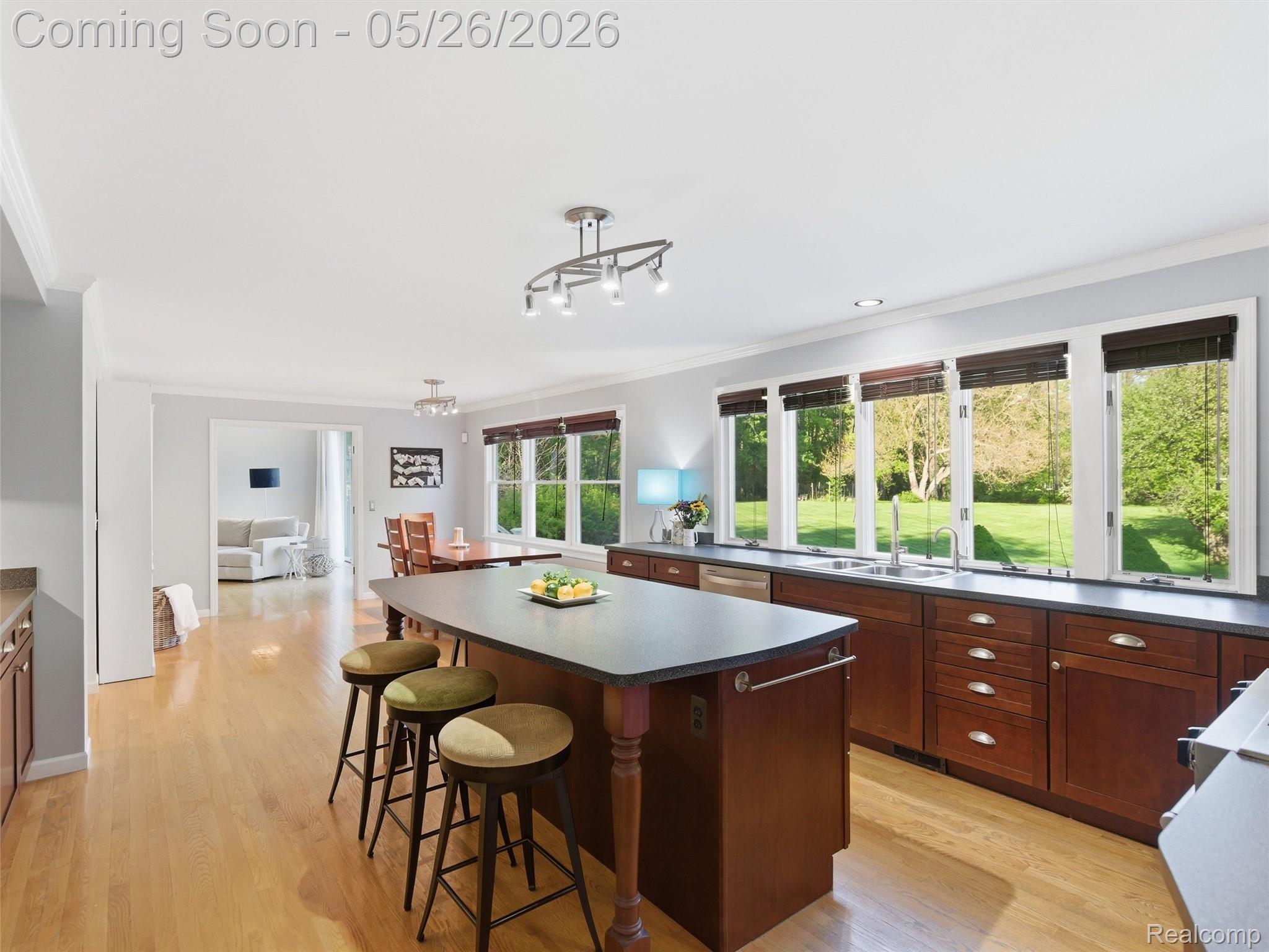 1185 Avon Circle W