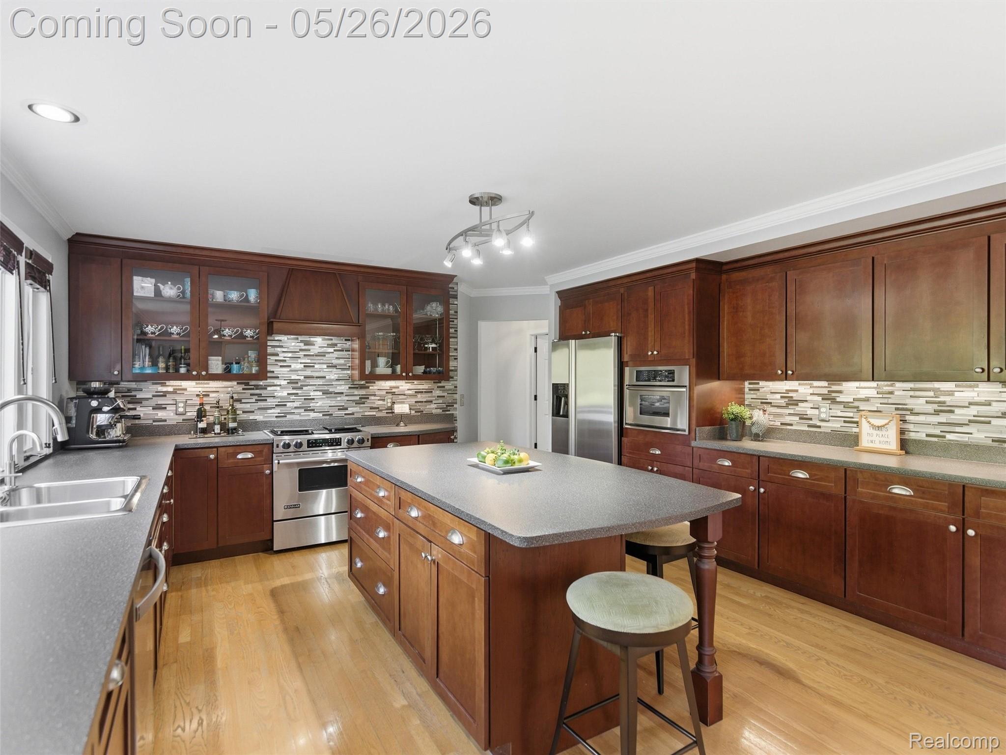 1185 Avon Circle W