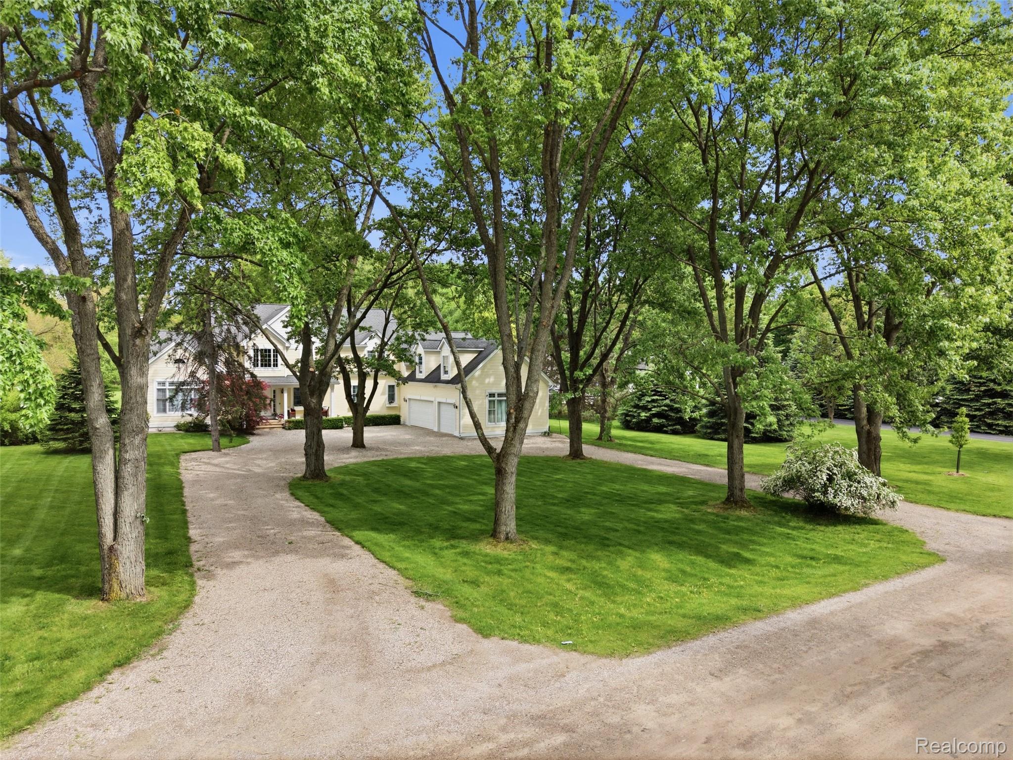 1185 Avon Circle W