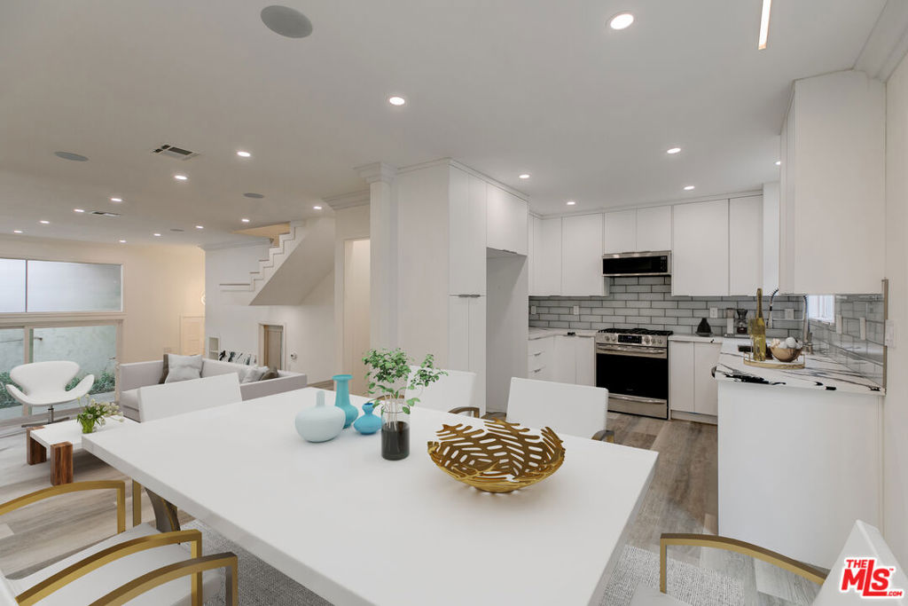 5229 Balboa Boulevard 24
