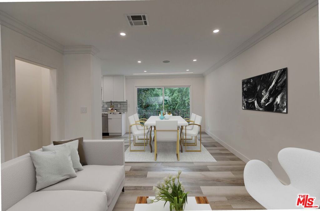 5229 Balboa Boulevard 24