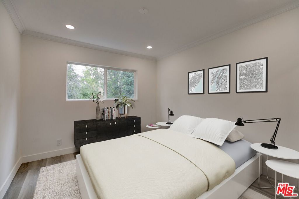 5229 Balboa Boulevard 24