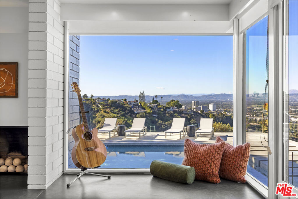 3851 Beverly Ridge Drive