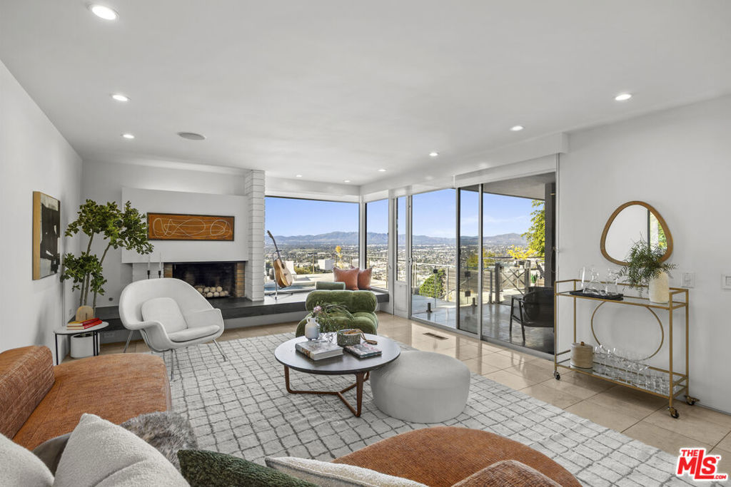 3851 Beverly Ridge Drive