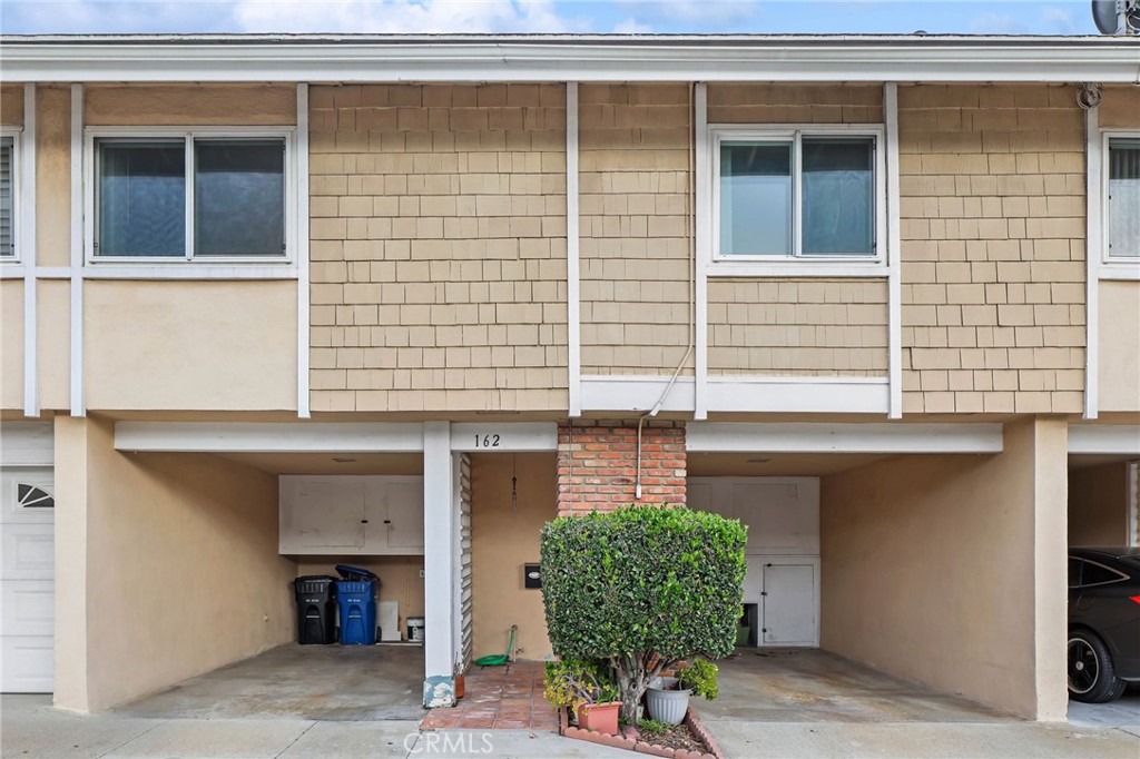 3500 W Manchester Boulevard 162