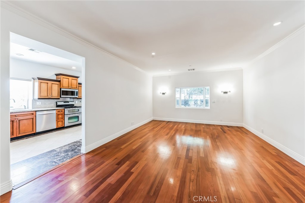 5038 Tendilla Avenue