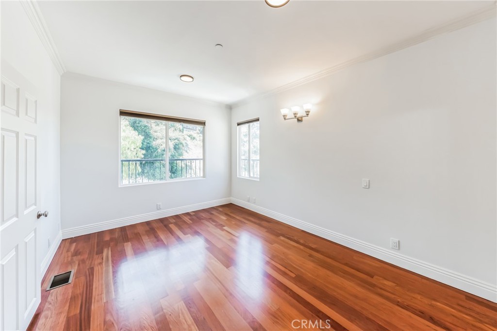 5038 Tendilla Avenue