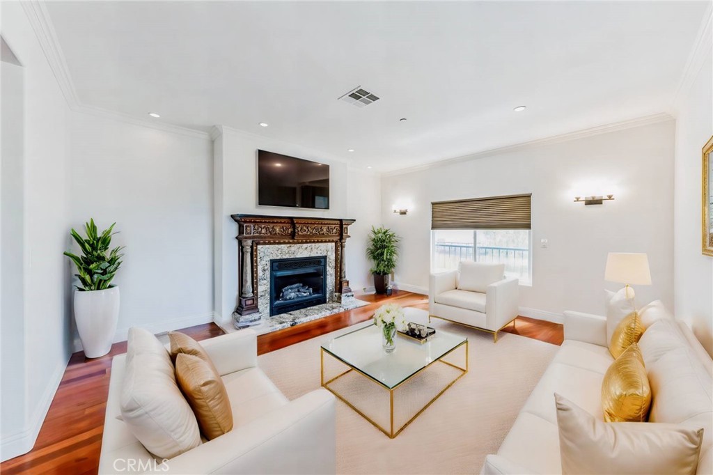 5038 Tendilla Avenue