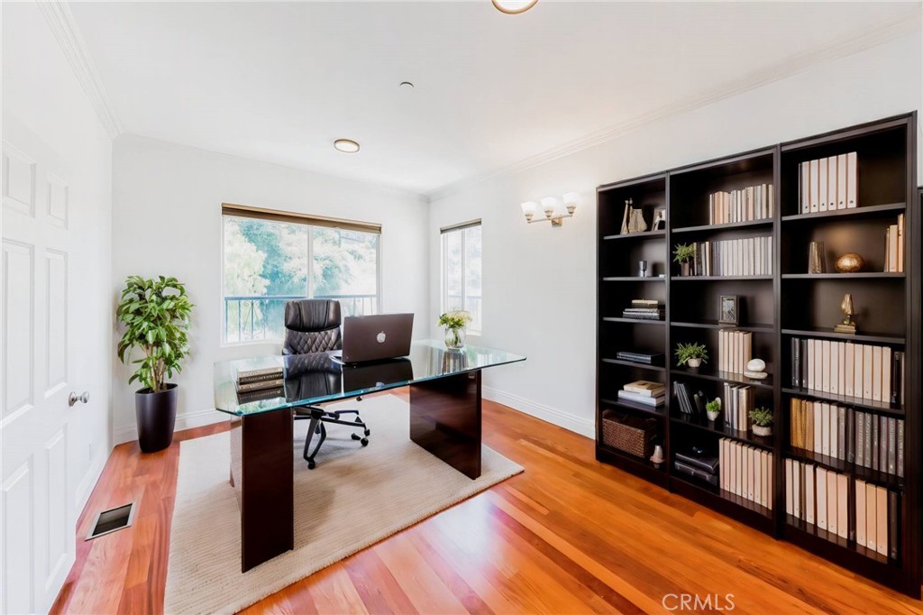 5038 Tendilla Avenue