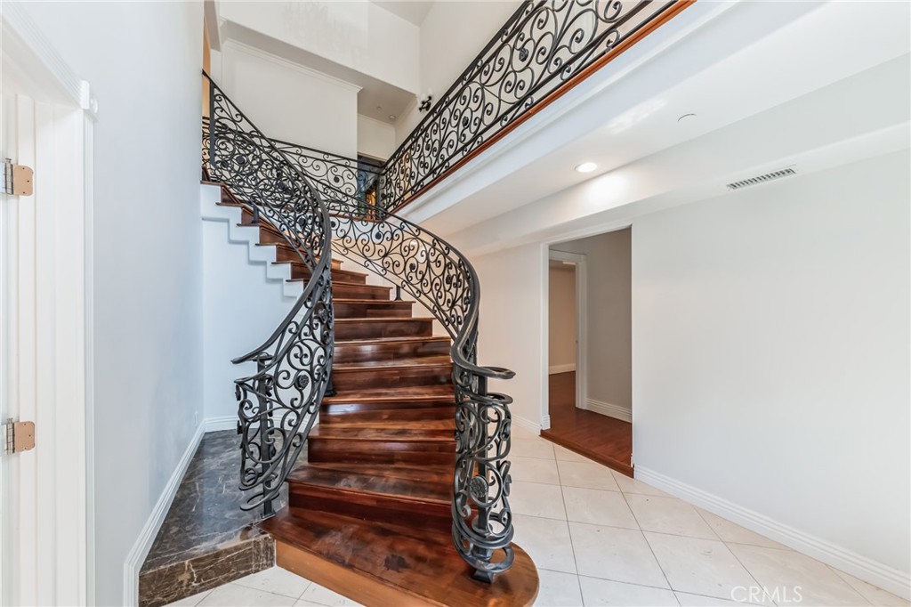 5038 Tendilla Avenue