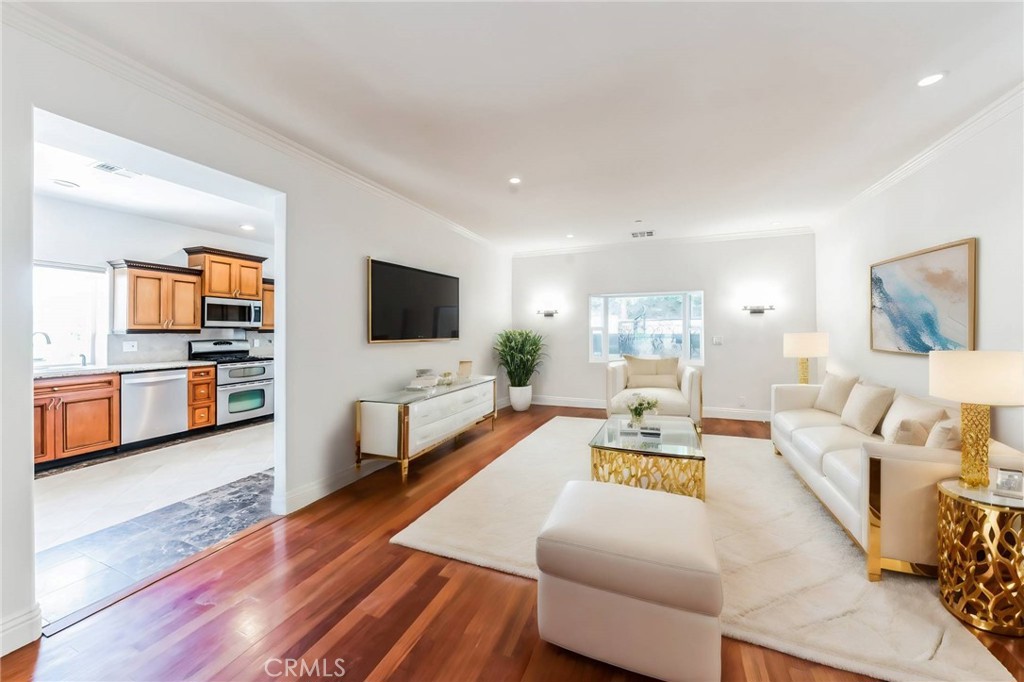 5038 Tendilla Avenue